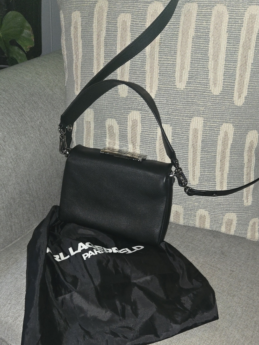 EUC KARL BLACK LEATHER BAG 😍